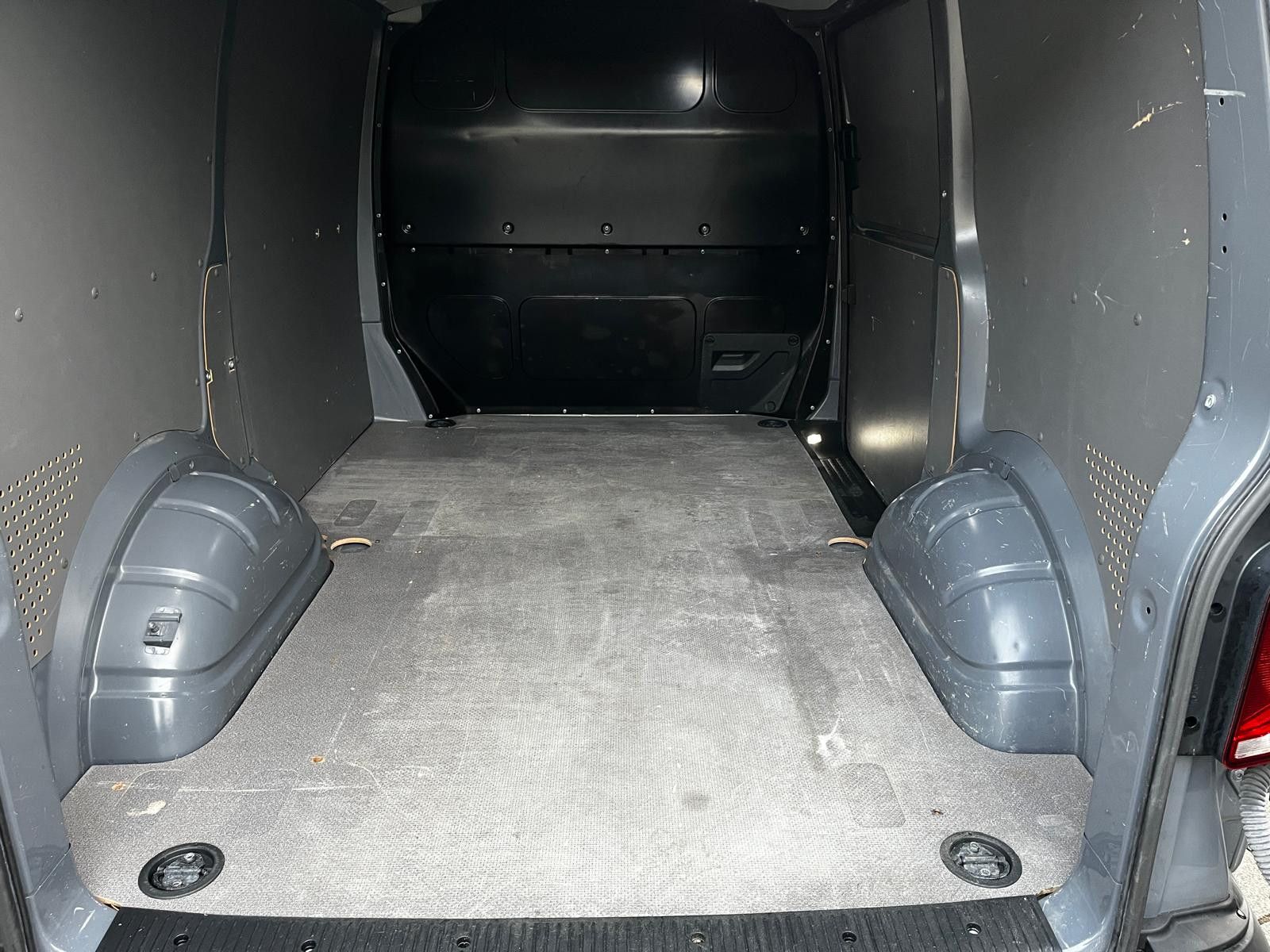 Fahrzeugabbildung Volkswagen T6 Transporter NAVI AHK KLIMA