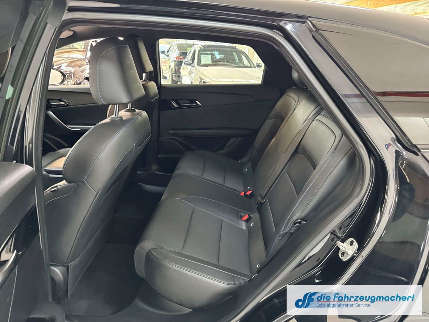 Fahrzeugabbildung MG MG4 Luxury Elektromotor 150 kW Digitales Cockpit