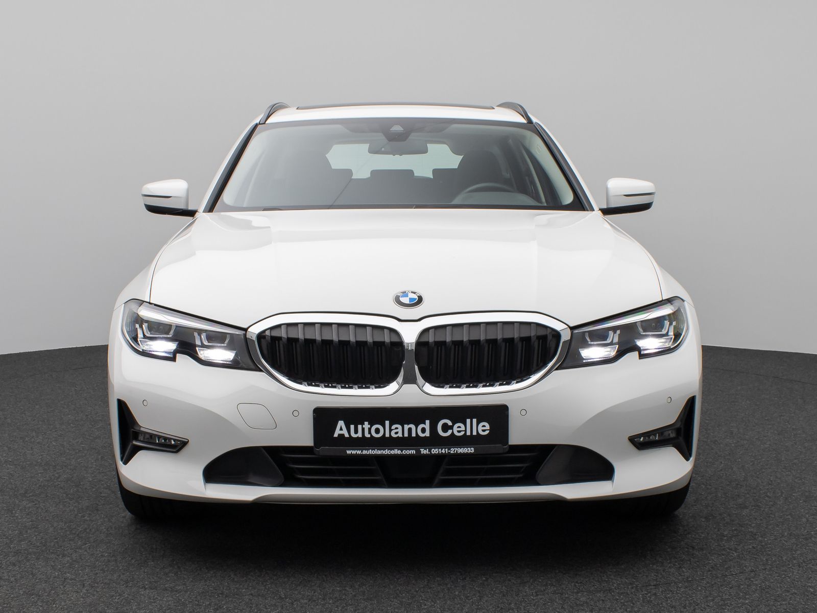 Fahrzeugabbildung BMW 320d Panorama DAB HiFi Stop&Go Alarm AHK PDC