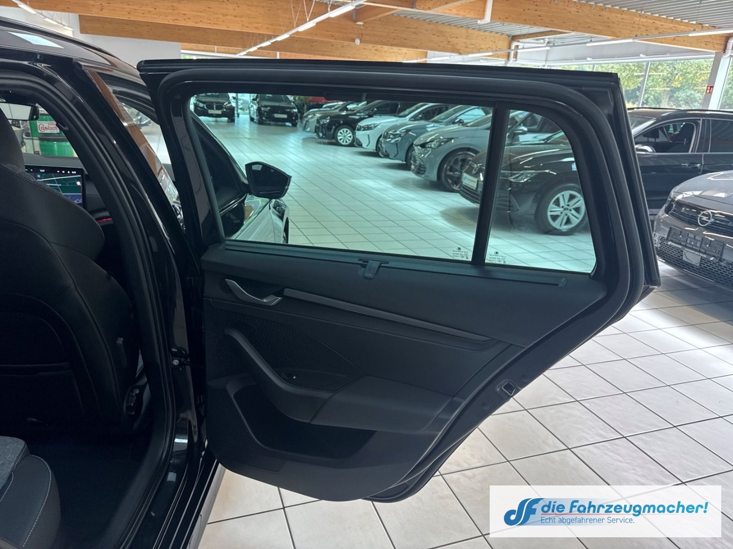 Fahrzeugabbildung SKODA Octavia Combi 2.0 TDI 110 kW Sportline Sportpake