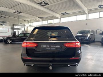 Mercedes E 220 - 11