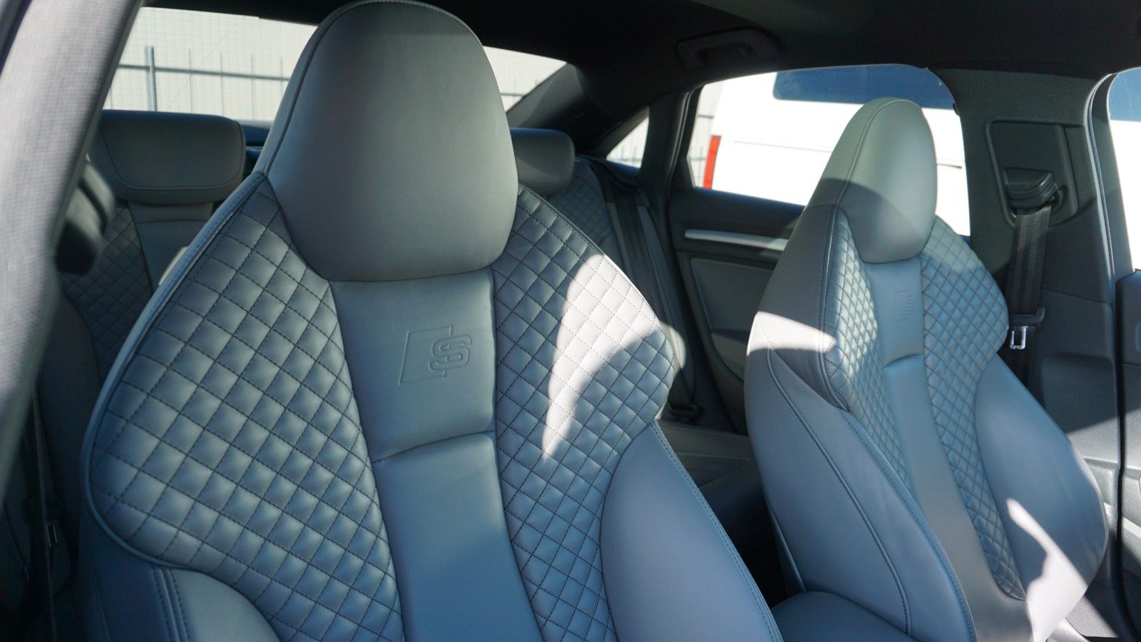 Fahrzeugabbildung Audi S3 Lim. 2.0 TFSI quattro Navi Kamera B&O Pano