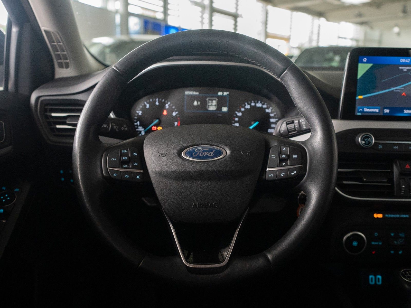 Fahrzeugabbildung Ford Focus Lim. C&C WINTER-P./NAVI/KLIMA/DAB/JRC