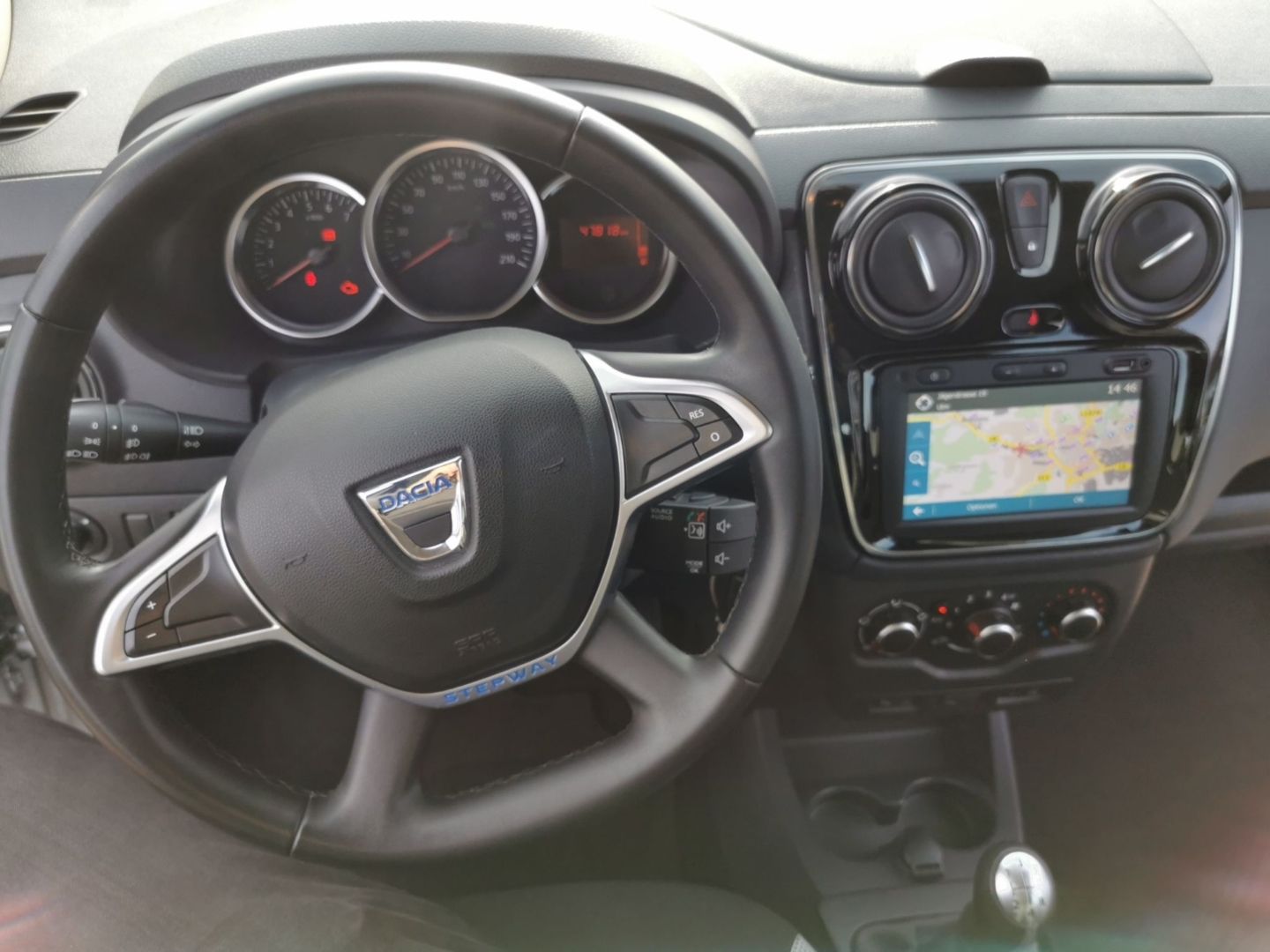 Fahrzeugabbildung Dacia Lodgy Stepway 1.6 SCe100 Navi SHZ Kamera 7-Sitze