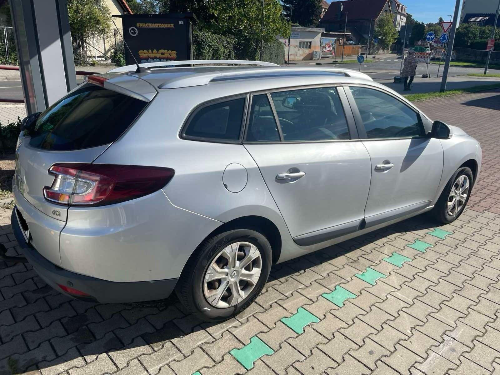 Renault Megane 2011 — photo 11