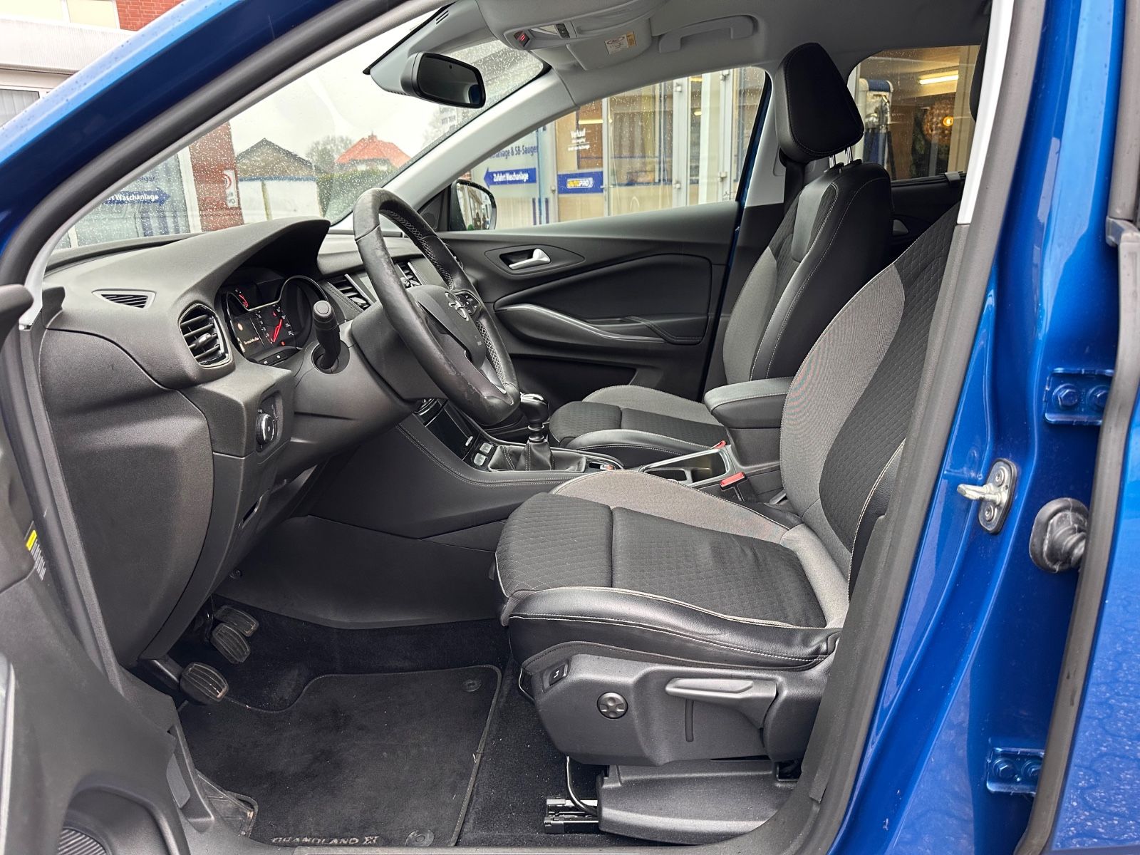 Fahrzeugabbildung Opel Grandland (X) 1.2 Turbo BiLED/AHK/Navi/360°/GJR