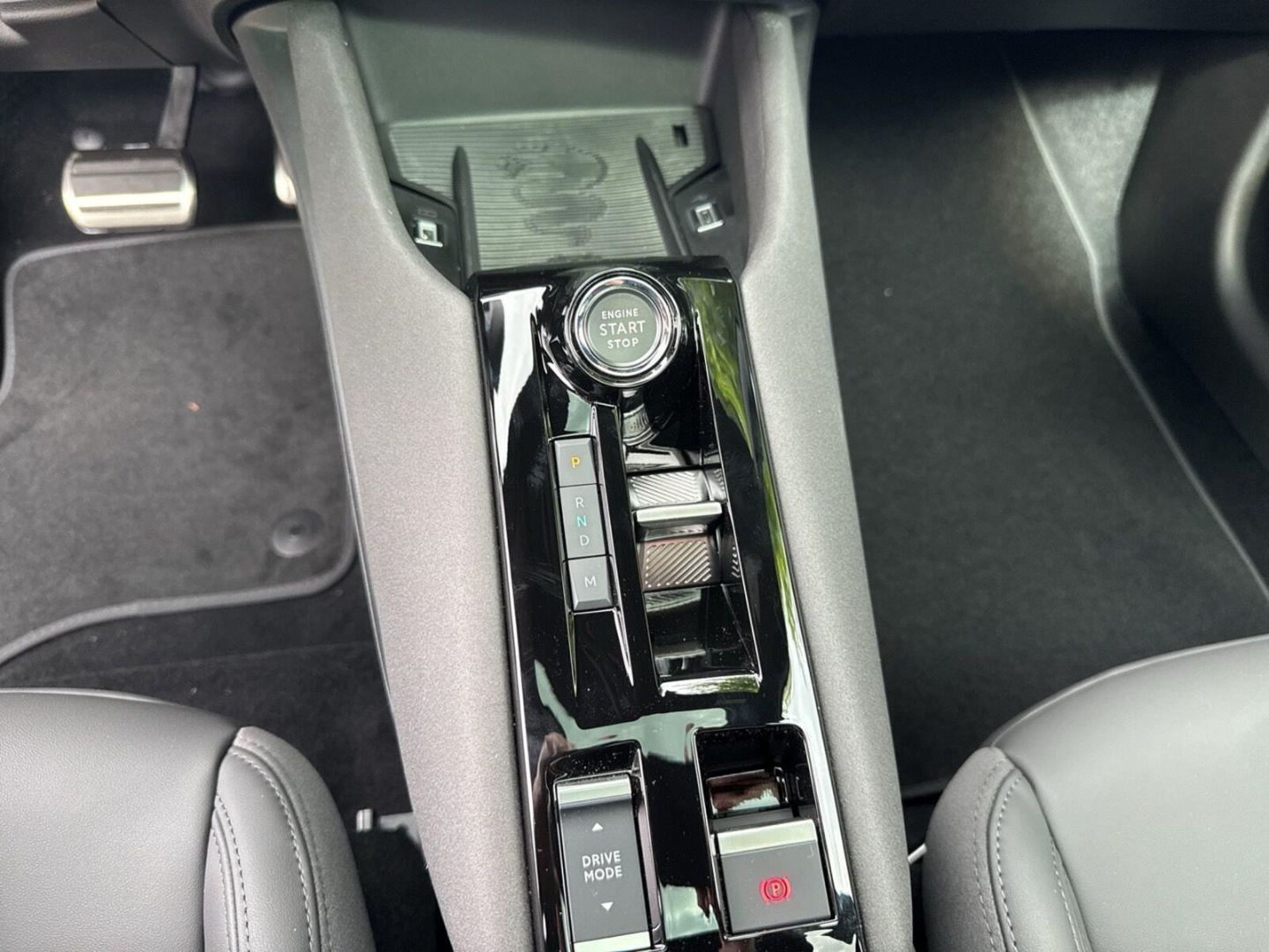 Fahrzeugabbildung Alfa Romeo Junior Elettrica TI -Technologie-Panorama-Wärmep