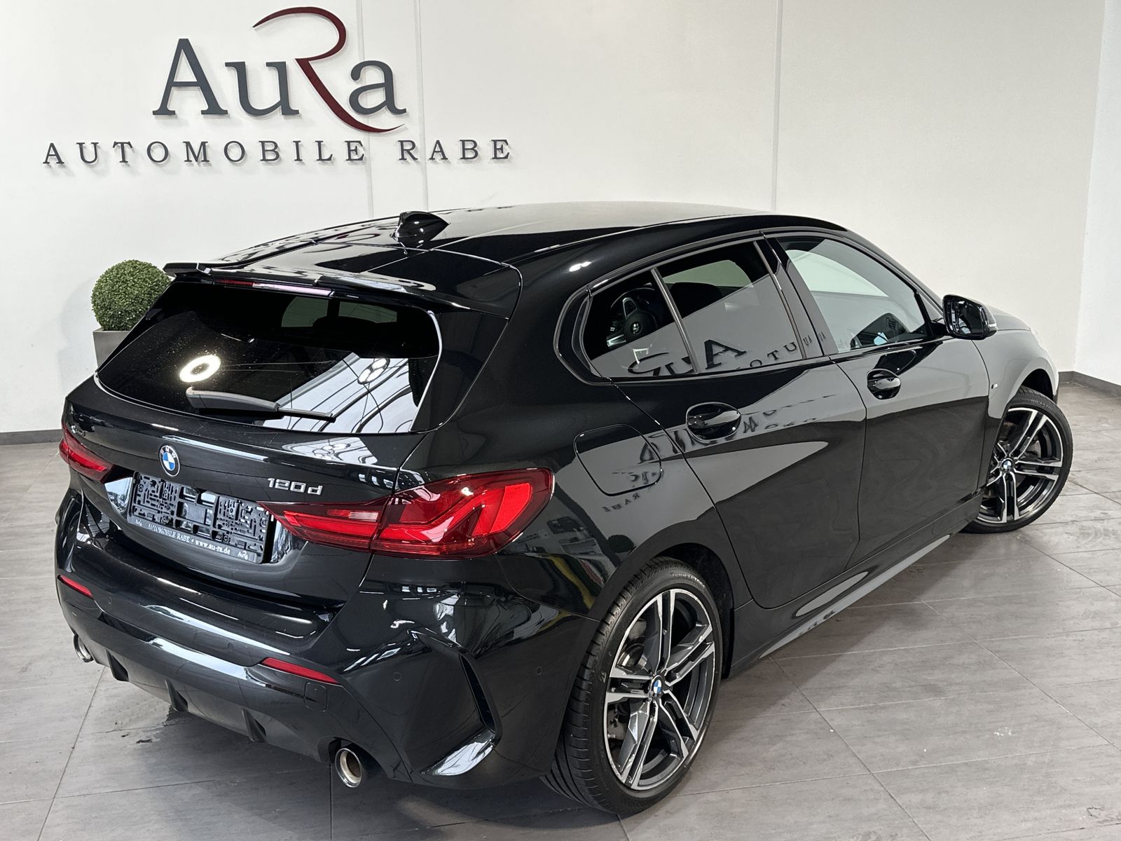 Fahrzeugabbildung BMW 120d xDrive M-Sport NAV+LED+KAMERA+19ZO+HIFI+1HD