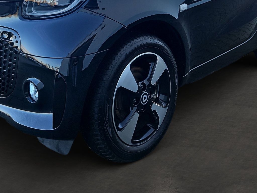 Fahrzeugabbildung Smart EQ ForTwo Cabrio PASSION Ambie. SHZ JBL LED DAB