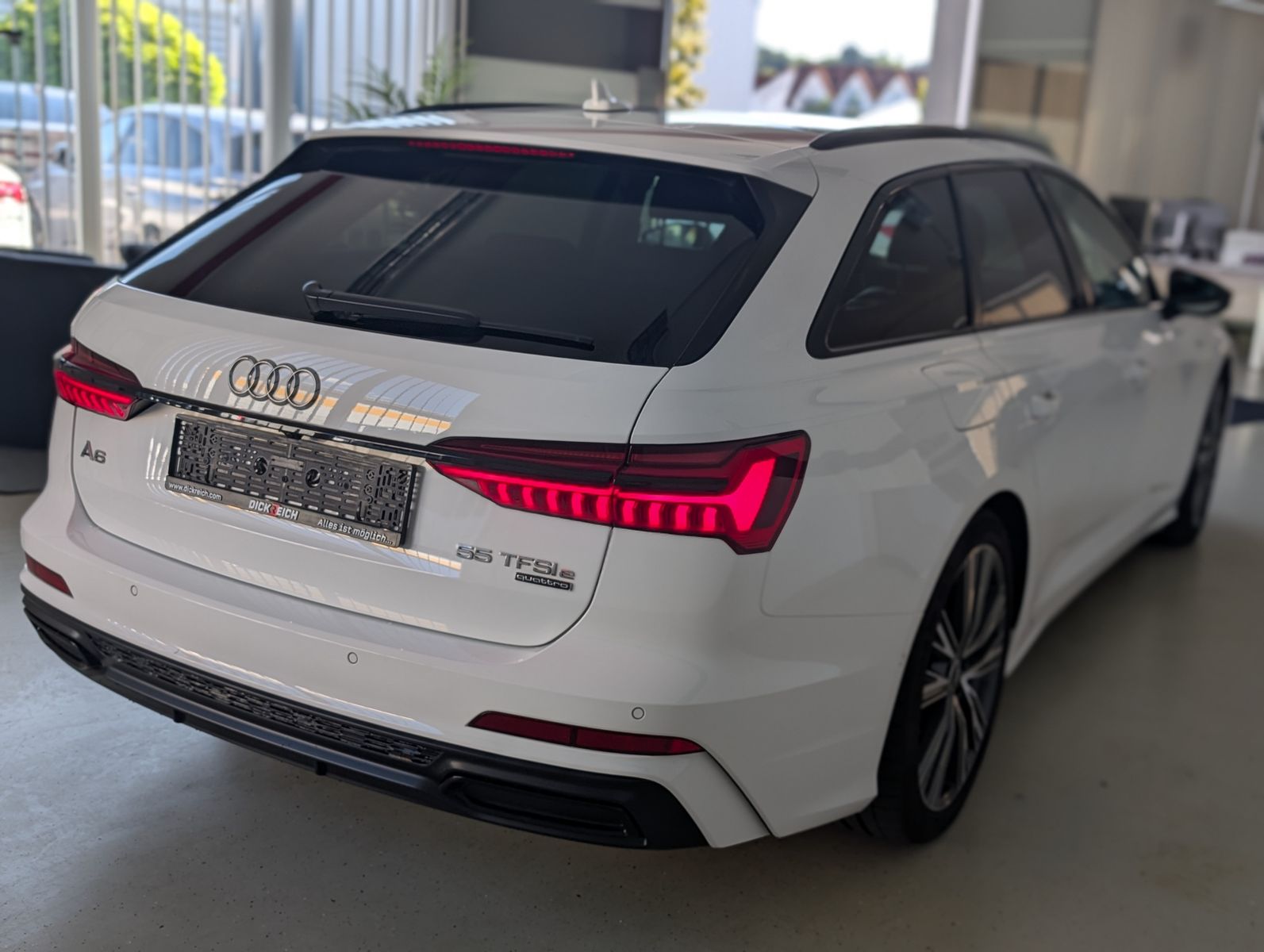 Fahrzeugabbildung Audi A6 55 TFSI e quat 3x S-Line MATRIX PANO 4xKlima