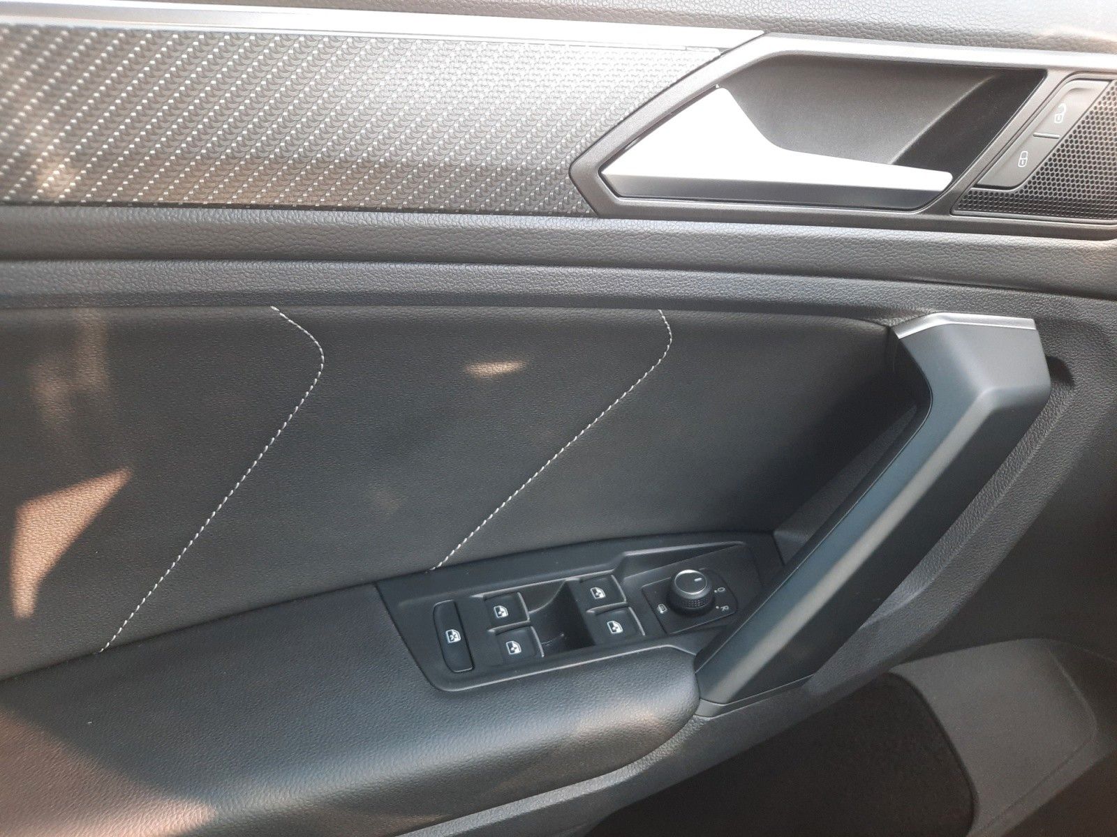 Tiguan R-Line 1,5 TSI DSG Matrix Navi AHK DCC