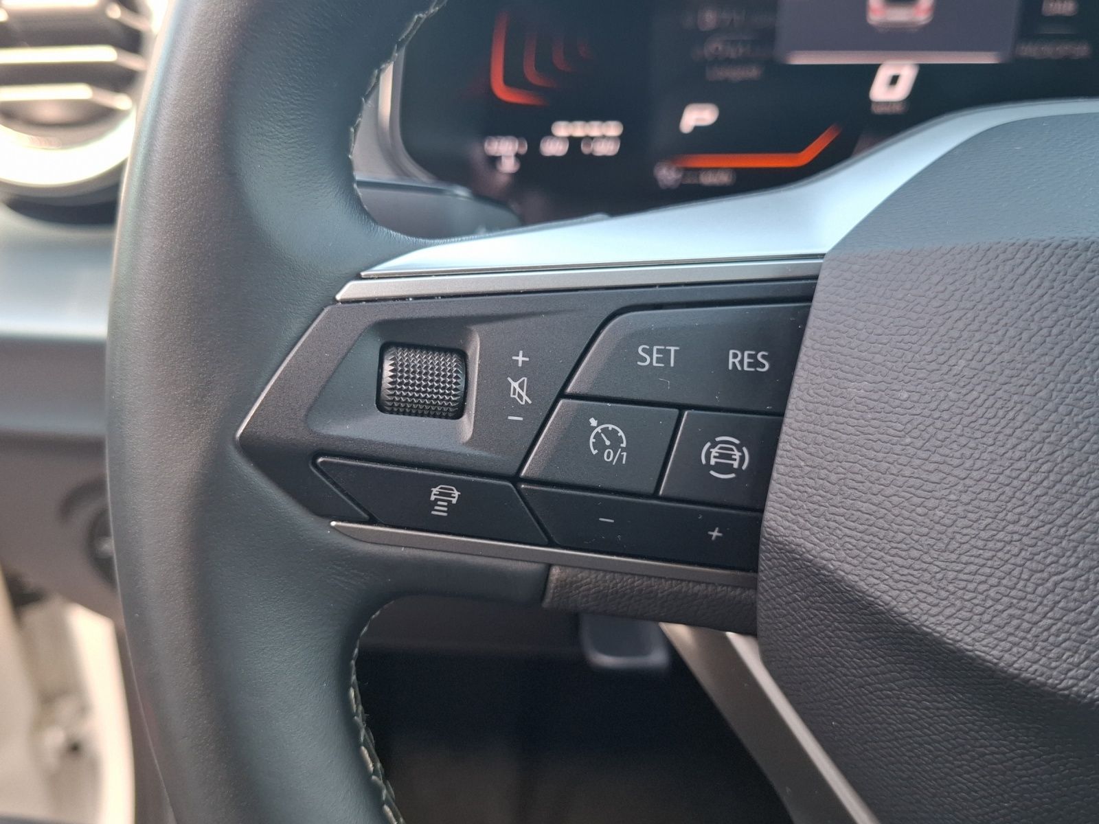 Fahrzeugabbildung SEAT Arona TSI Xperience DSG LED CarPlay VC ACC RFK S