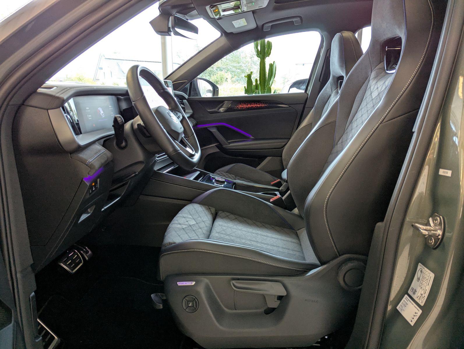 VW Tayron 2.0TDI 4M R-Line Launch Pano Black AHK 20 - Image 12