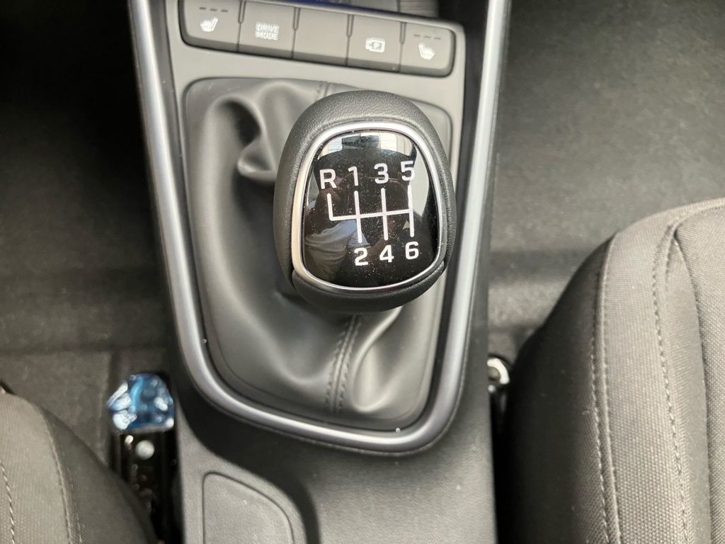 Fahrzeugabbildung Hyundai BAYON 1.0 T-GDI 6-MT Blackline Fernlichtass. LED