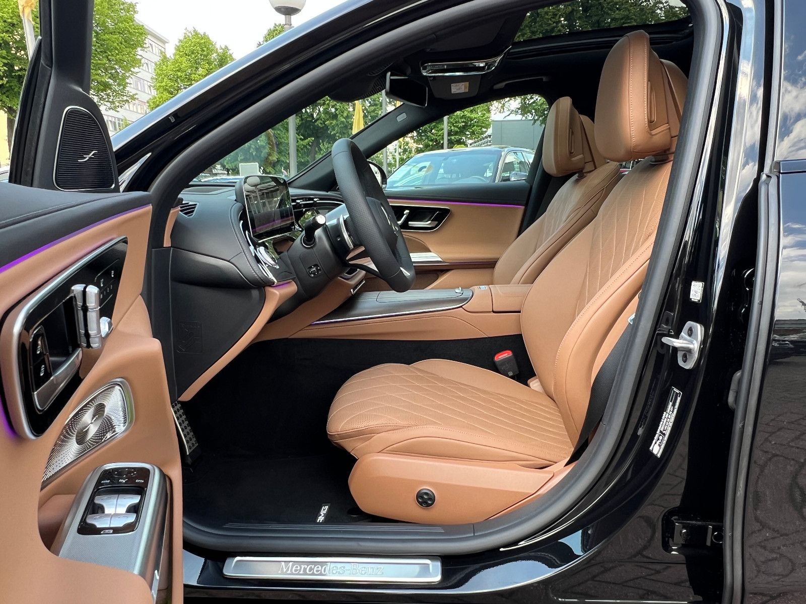 Fahrzeugabbildung Mercedes-Benz E 200 AMG LINE PREMIUM PANO SUPERSCREEN NAPPA