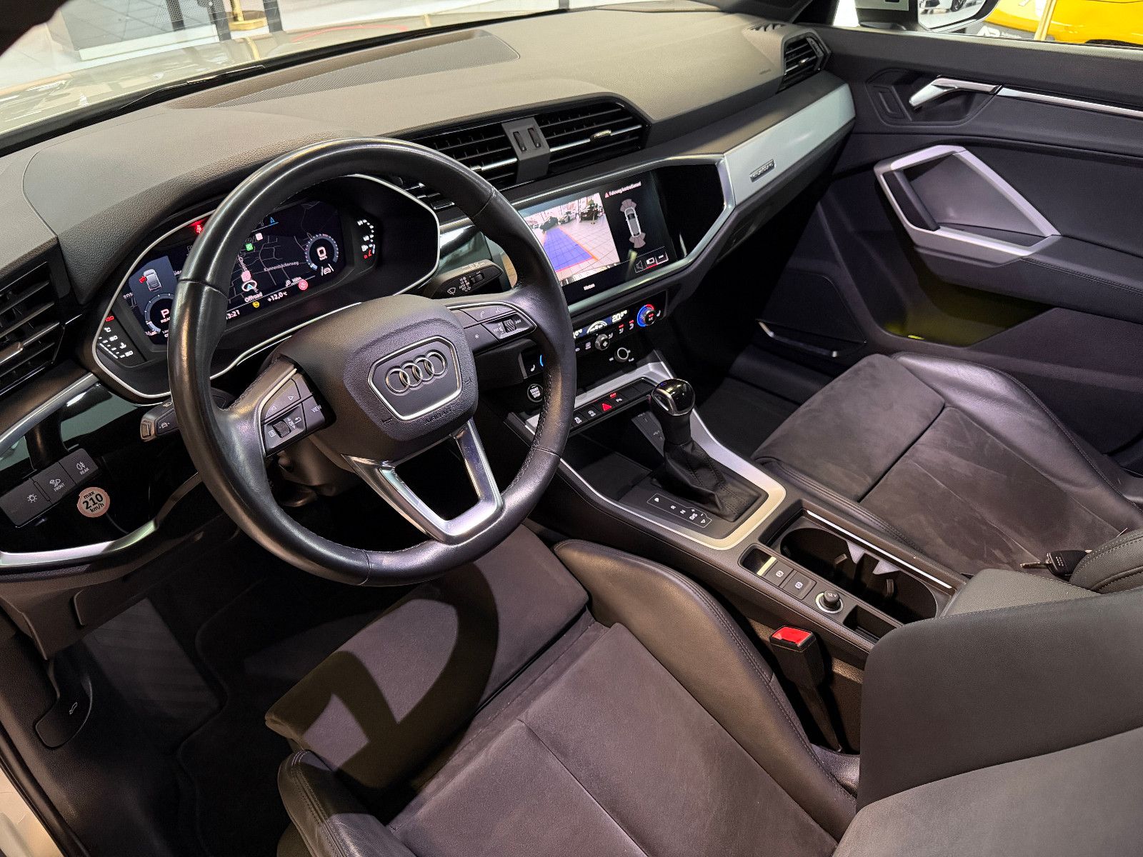 Fahrzeugabbildung Audi Q3 Sportback 45 TFSI quattro S line/PANORAMA/