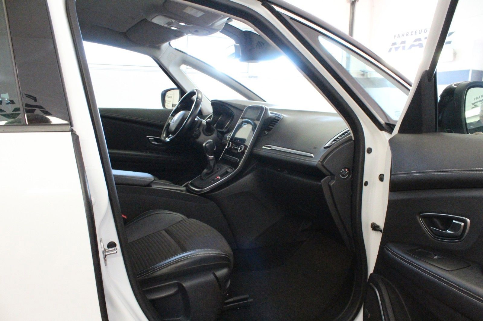 Fahrzeugabbildung Renault Grand Scenic dCi160 EDC*Bose Edition*7-Sitzer*