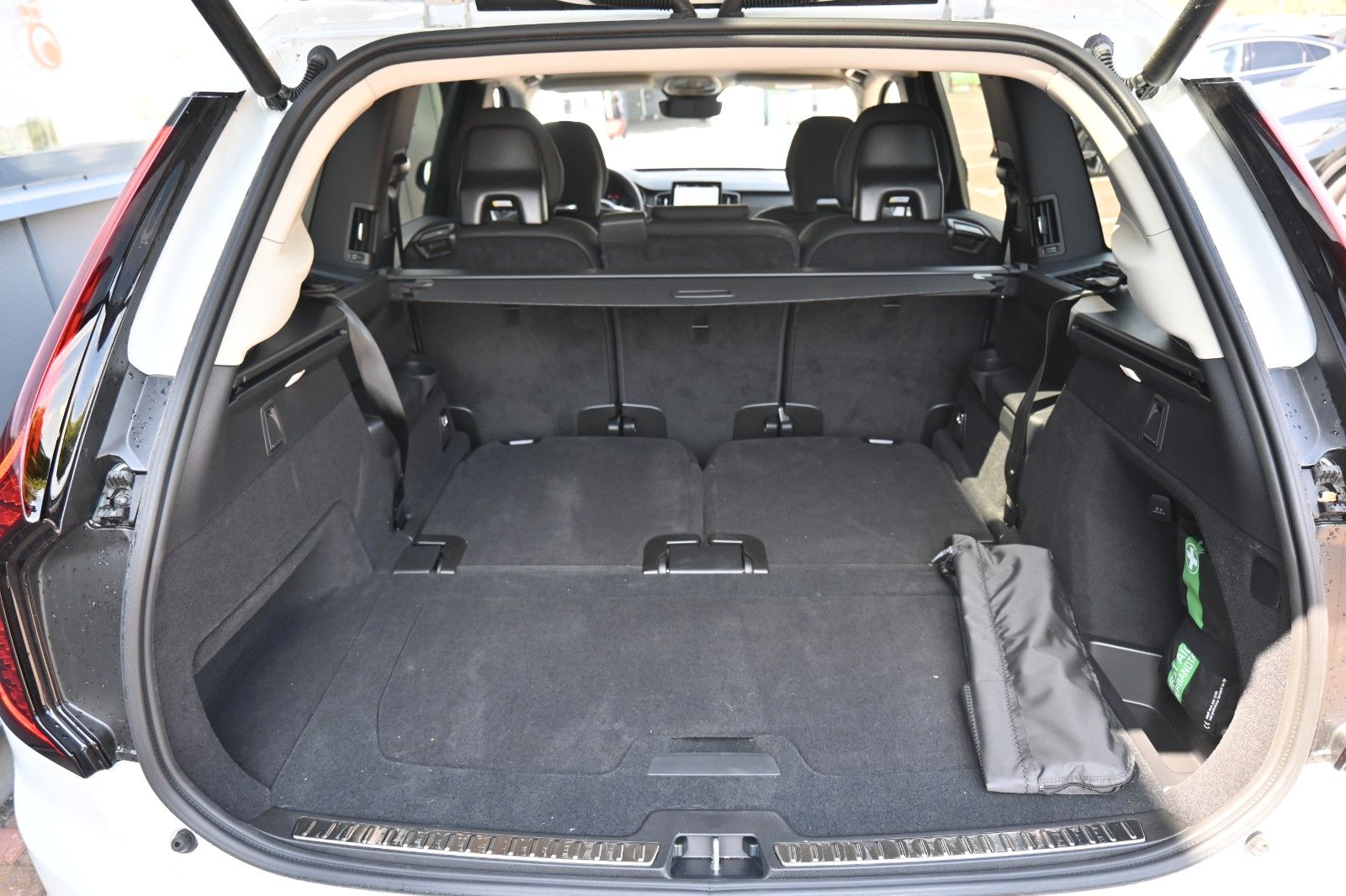 Fahrzeugabbildung Volvo XC90 T8 RC AWD Plus Dark*STDHZG*360°*ACC*AHK