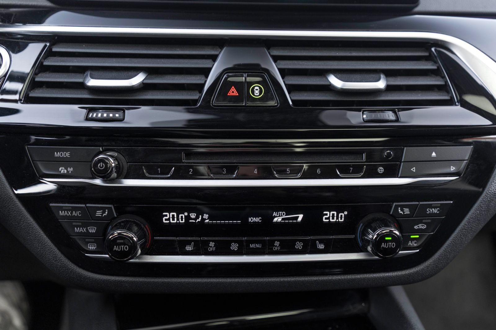 Fahrzeugabbildung BMW 520d xDrive SPORT SHADOW ACC LED H&K 360° TOTW