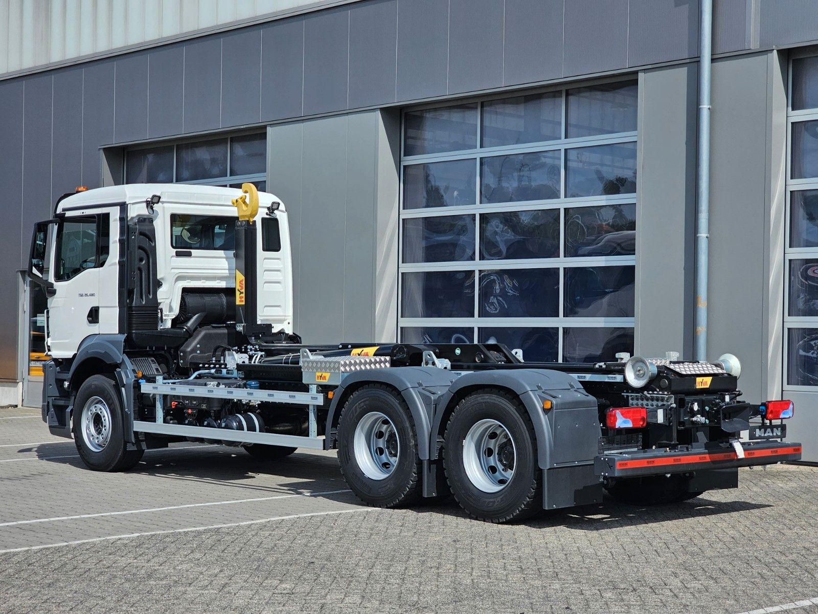 Fahrzeugabbildung MAN TGS 26.480 Abrollkipper HYVA 20-60-S / 7m Cont.