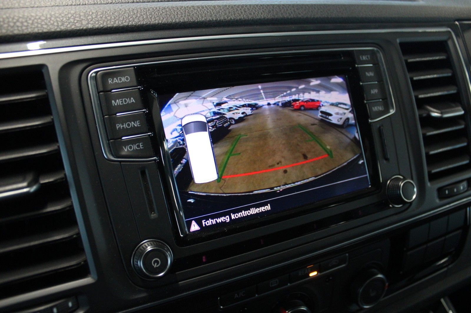 Fahrzeugabbildung Volkswagen T6 Multivan 2.0 TDi DSG Comfortline 7-Sitze AHK