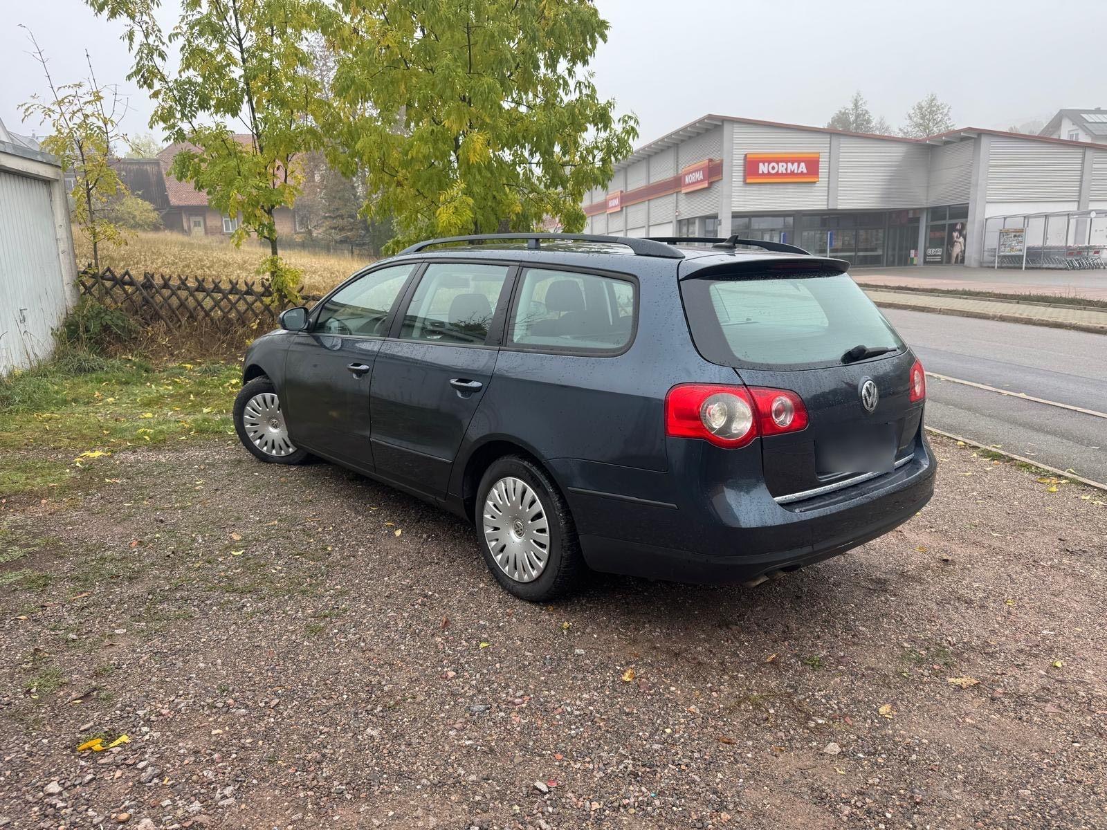 Volkswagen Passat 2008 — rear view