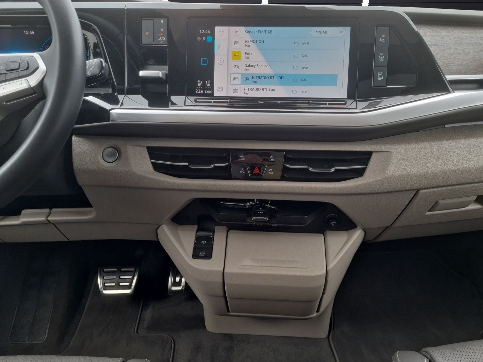 Fahrzeugabbildung Volkswagen T7 Multivan TSI DSG Style STH MATRIX ACC PANO NA