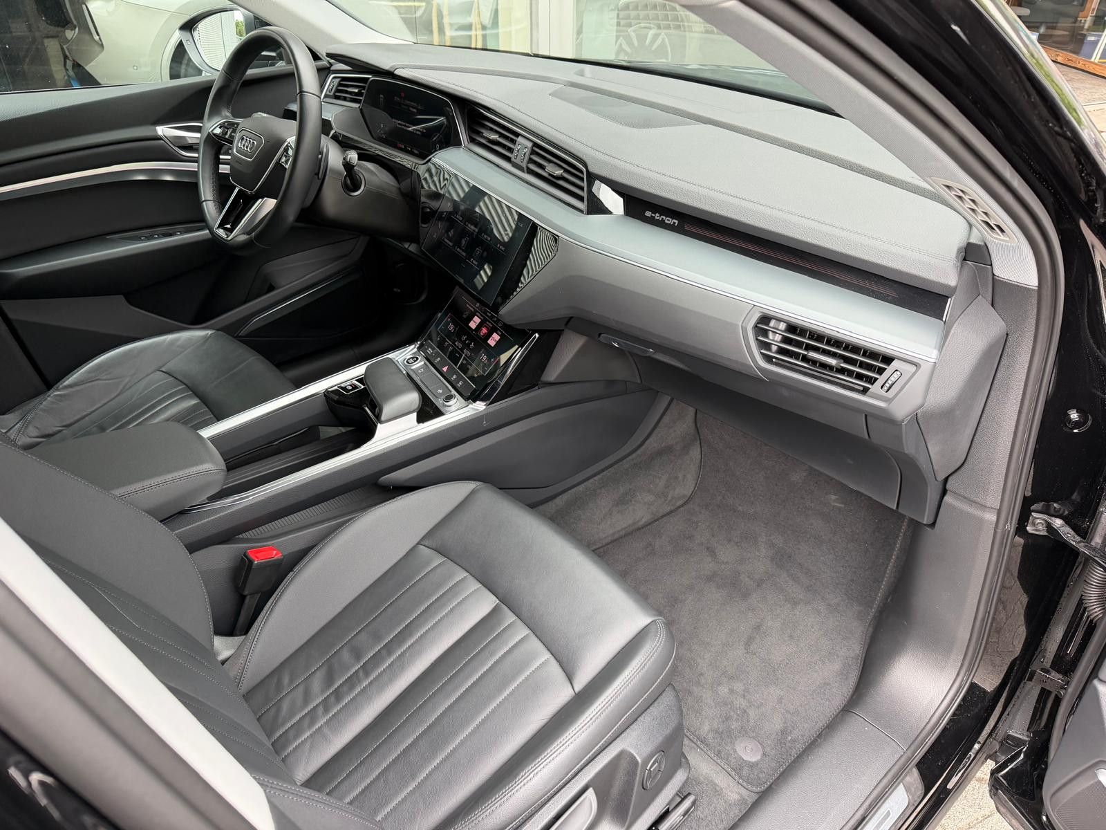 Fahrzeugabbildung Audi e-tron 55 QUATT S LINE LUFT+LED+SHZ+KAM+B&O+21"