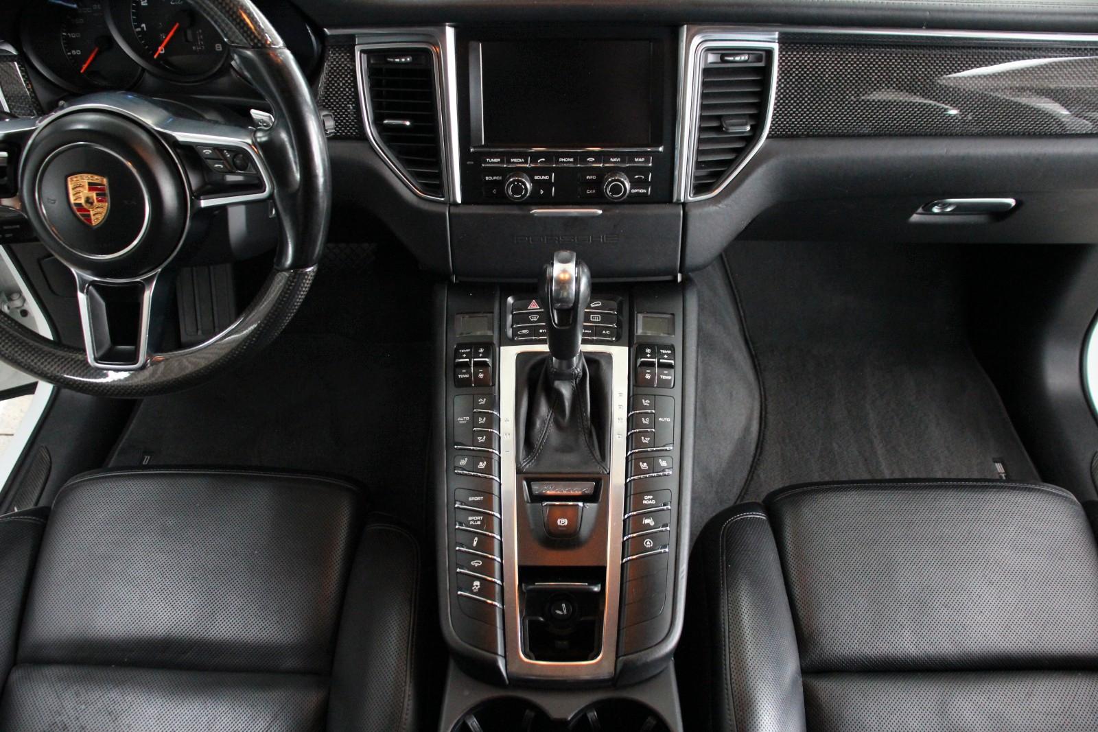Porsche Macan Turbo *BOSE/Pano/Sitzbelüftung*
