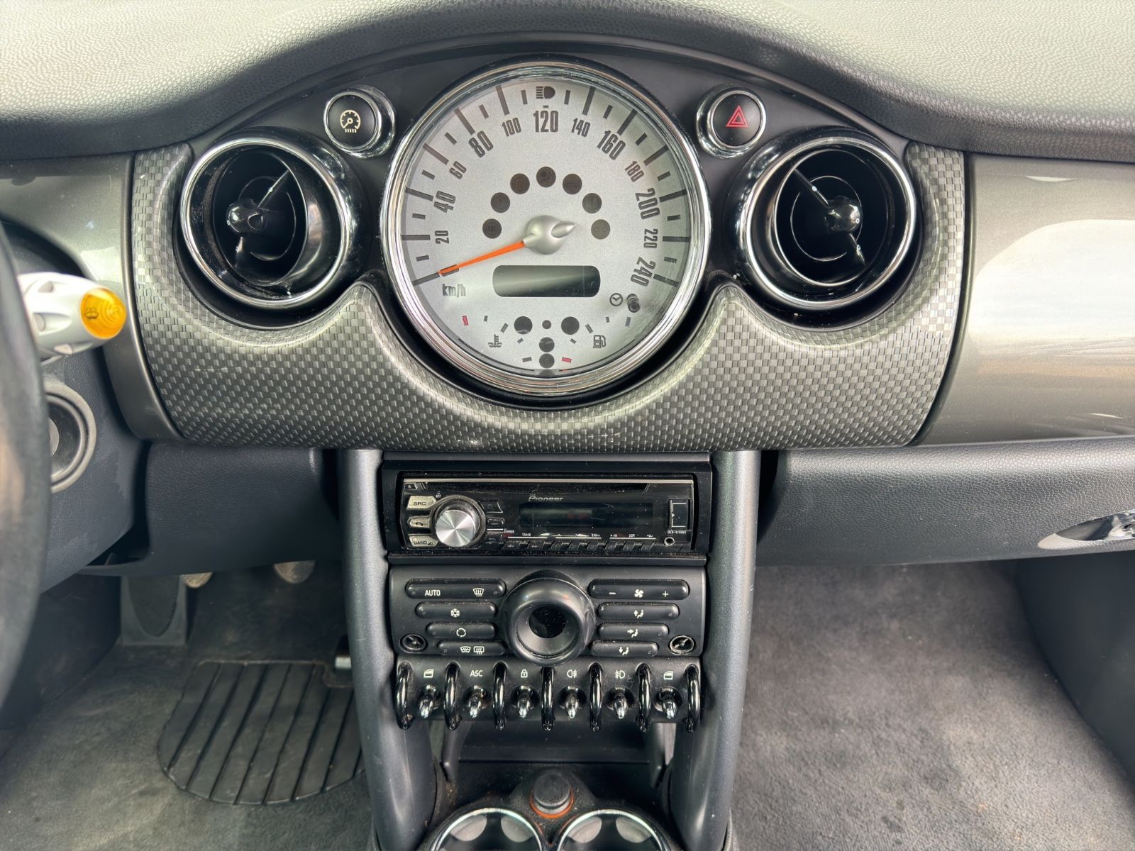 Fahrzeugabbildung MINI ONE /Klima/Sitzhz./TÜV/HU/Leder