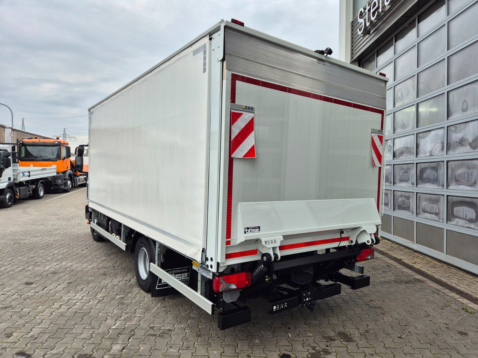 Fahrzeugabbildung Iveco Eurocargo ML120EL25/P Böse Schiebeplanen LBW AHK