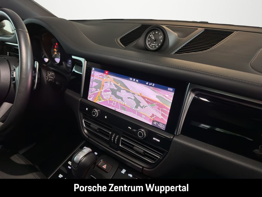 PORSCHE Macan 2023