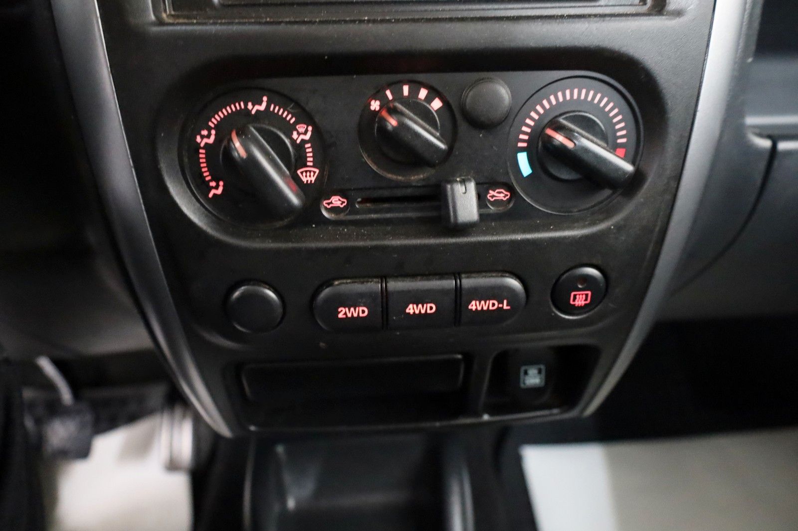 Fahrzeugabbildung Suzuki Jimny Club Modellpflege, 8 fach bereift,AHK