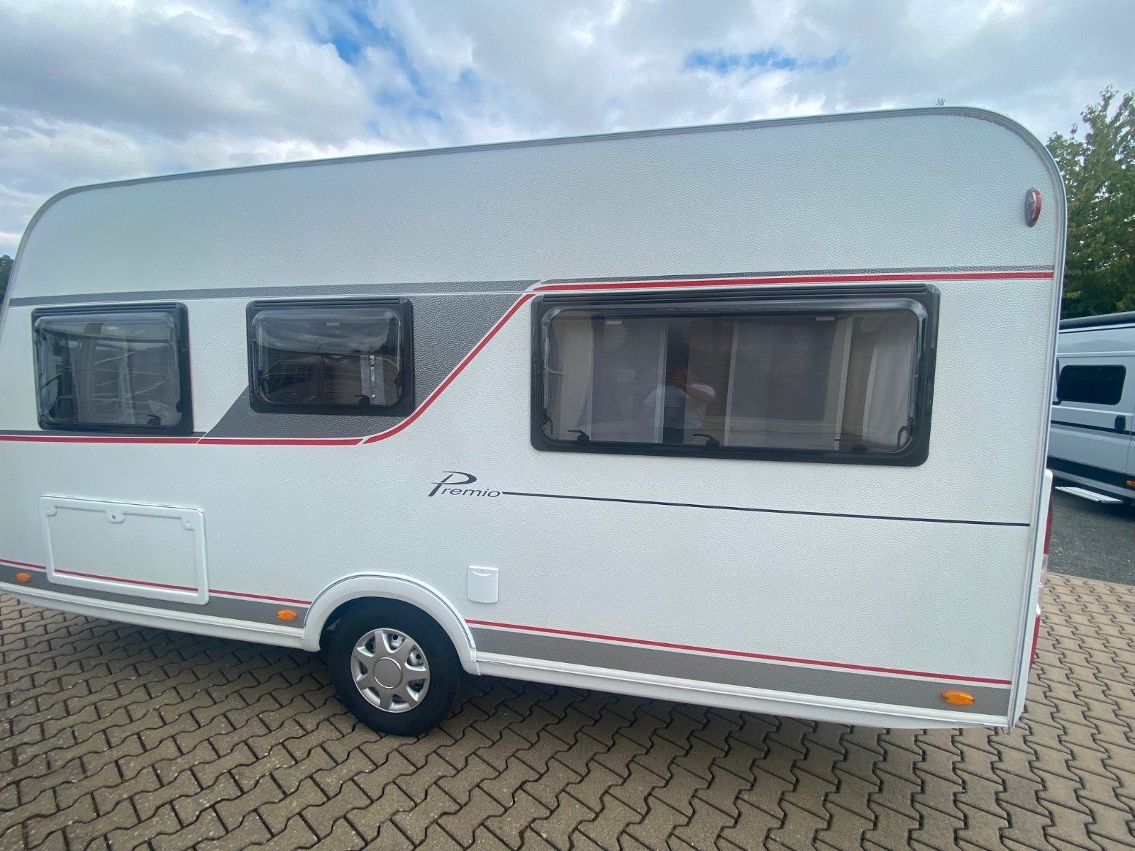 Fahrzeugabbildung Bürstner Premio 395 TS *1.700Kg*Paket 2*TV-Halter*Klappe