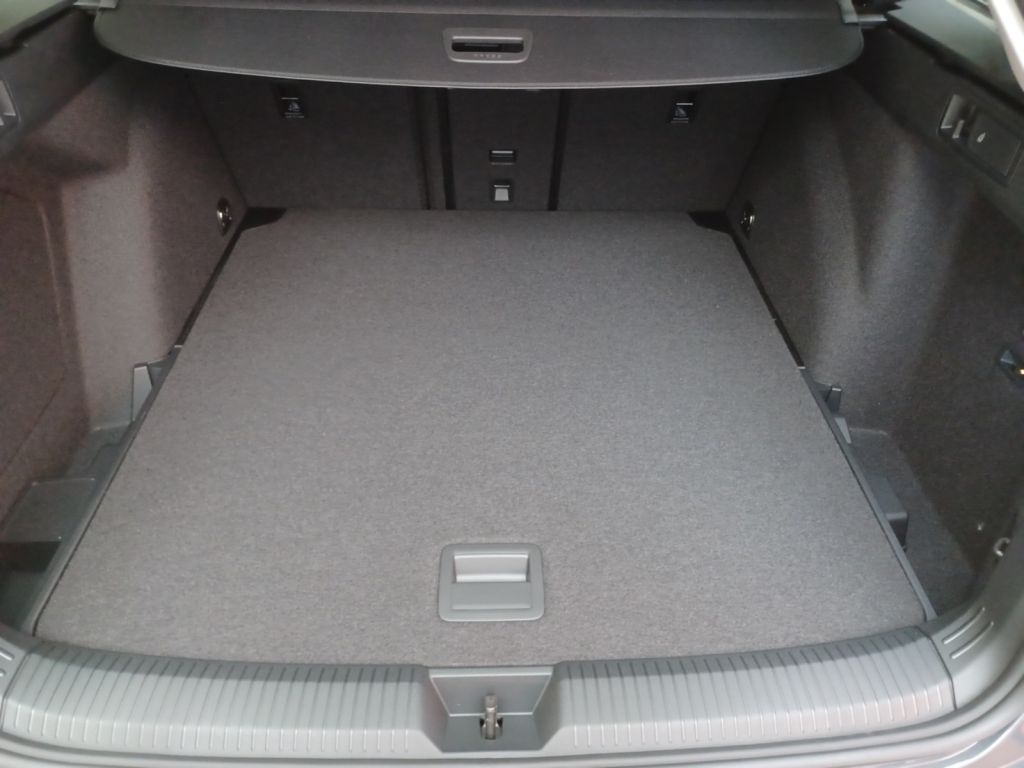 Fahrzeugabbildung Volkswagen Golf Variant 1.5 eTSI DSG Style Navi, AHZV uvm.