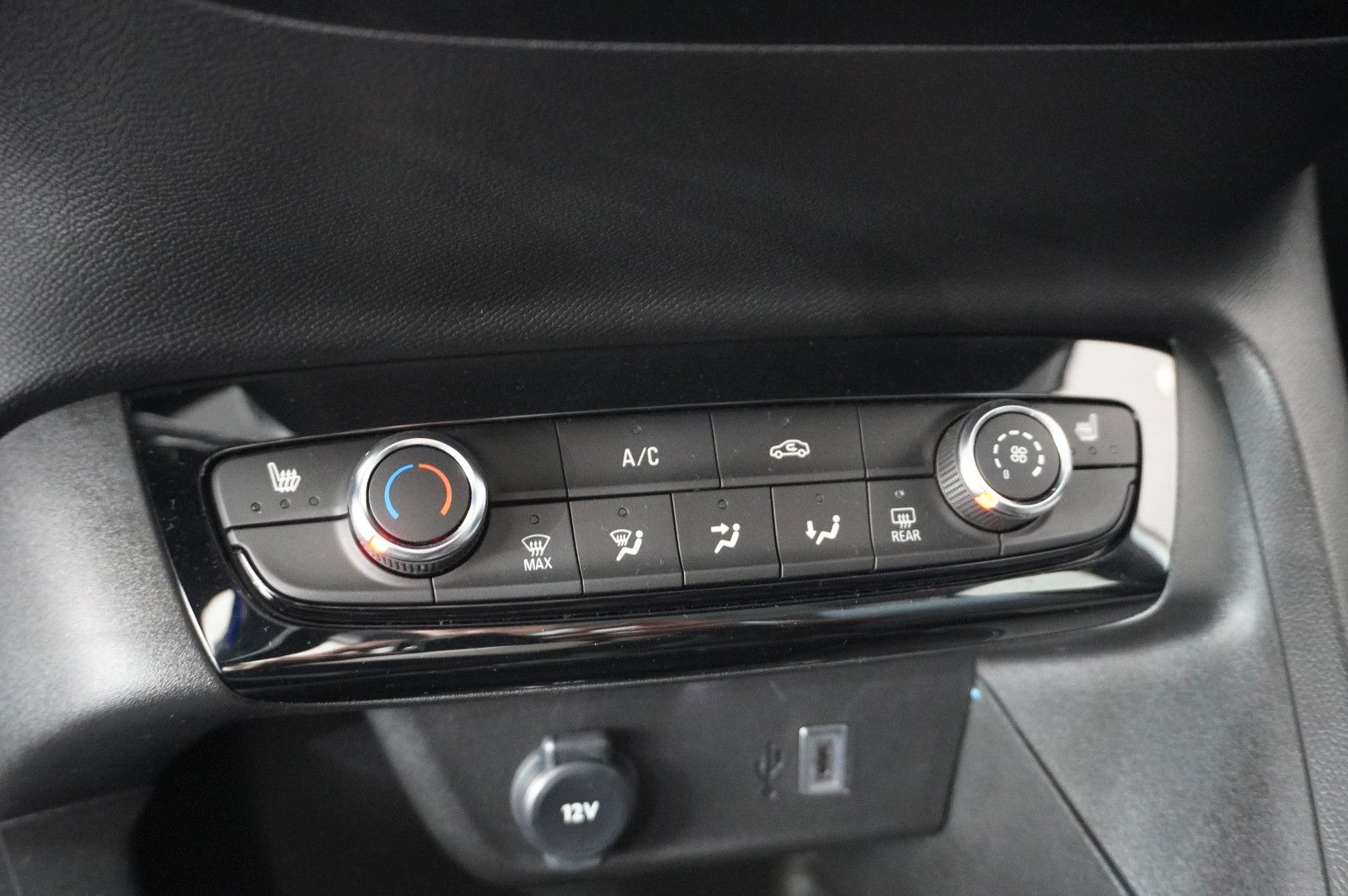 Fahrzeugabbildung Opel Corsa F 1.2 FACELIFT NAVI/LED/KAMERA/VIRTU./DAB+