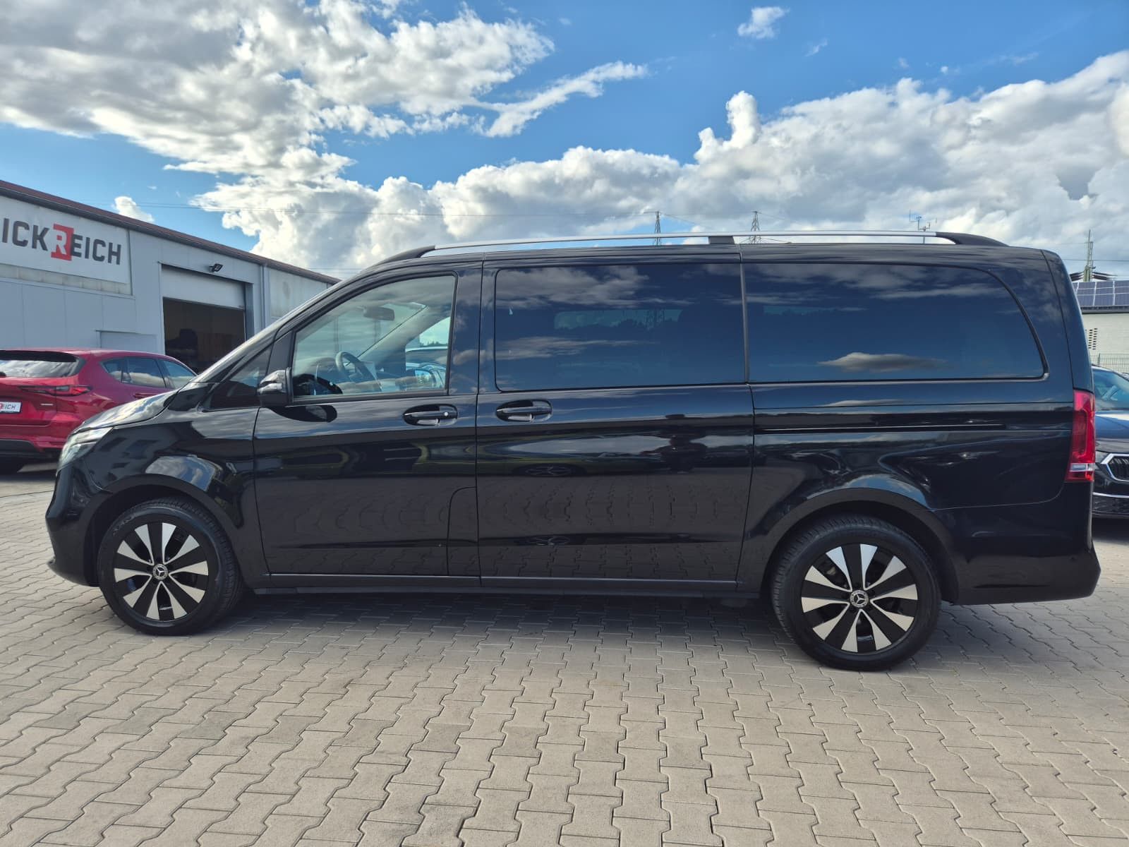 Fahrzeugabbildung Mercedes-Benz V 250 d EDITION 4MATIC lang LED*DISTRON.*MBUX10"