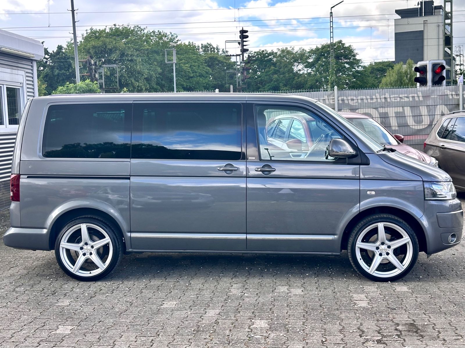 Fahrzeugabbildung Volkswagen T5 MULTIVAN CUP*MOD.2015+AUTOM+7SITZER+20LM