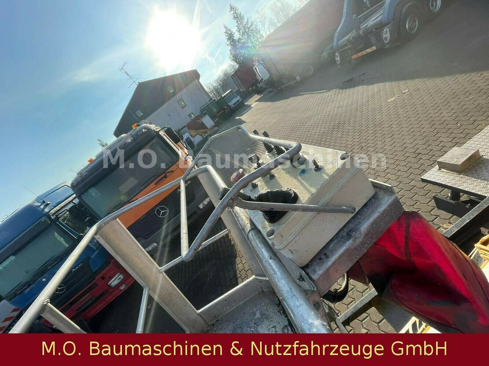 Fahrzeugabbildung Mercedes-Benz 308 cdi Sprinter / 20 m Bühne /