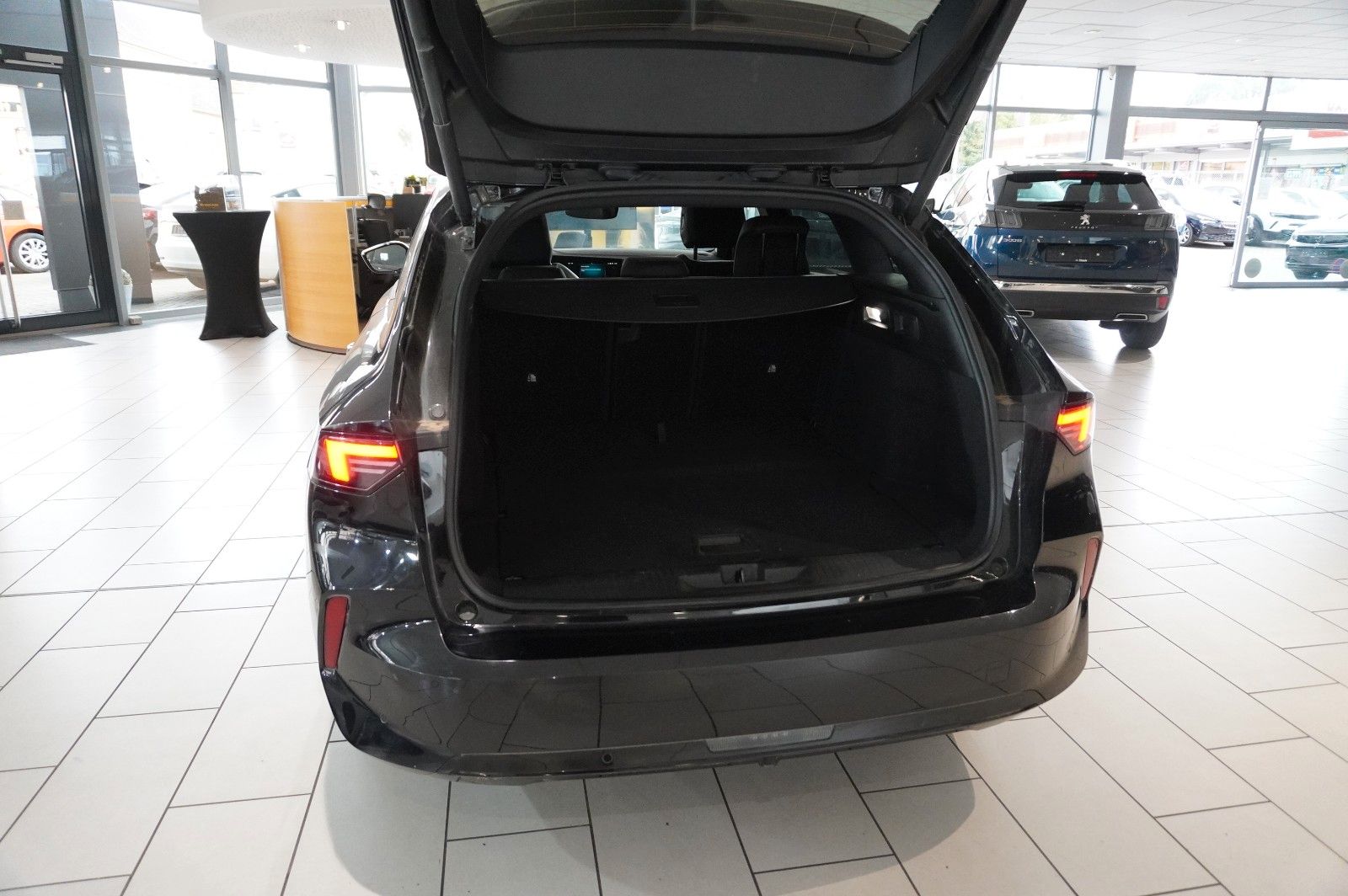 Fahrzeugabbildung Opel Astra L ST 1.2 HYBRID GS NAVI/LED/SPORT/PANO/HUD