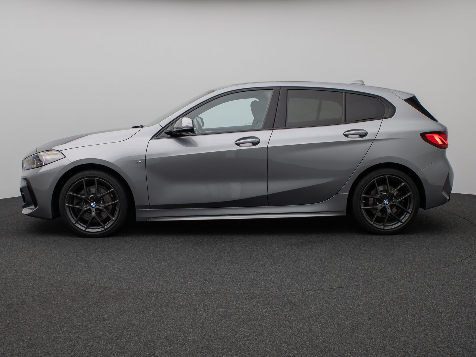 Fahrzeugabbildung BMW 120i M Sport Panorama DAB HiFi Fernlichta 18Zoll