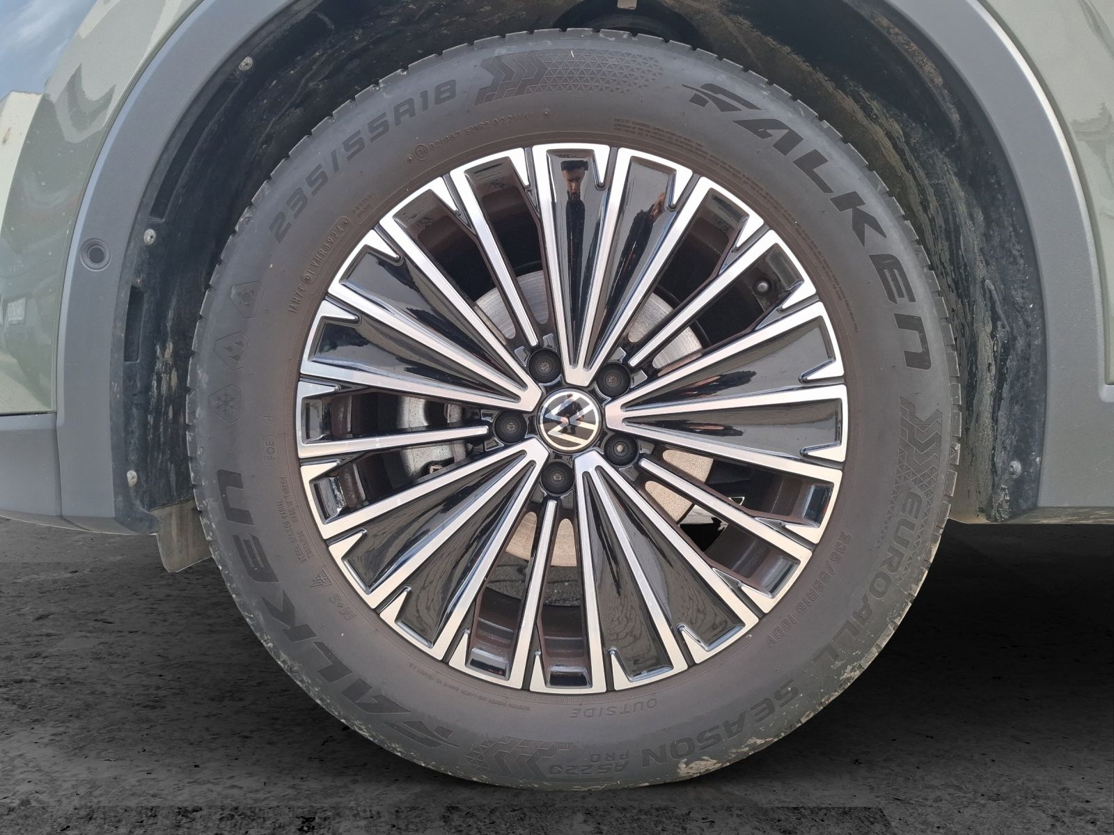 Fahrzeugabbildung Volkswagen Tiguan eTSI Life DSG Standhzg. LED AHK Navi AID