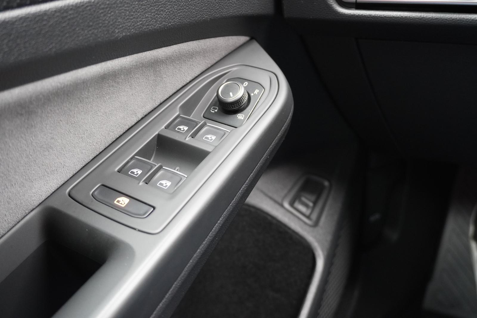 Volkswagen Golf VIII Variant R-Line eTSI DSG Panorama, миниатюра 18