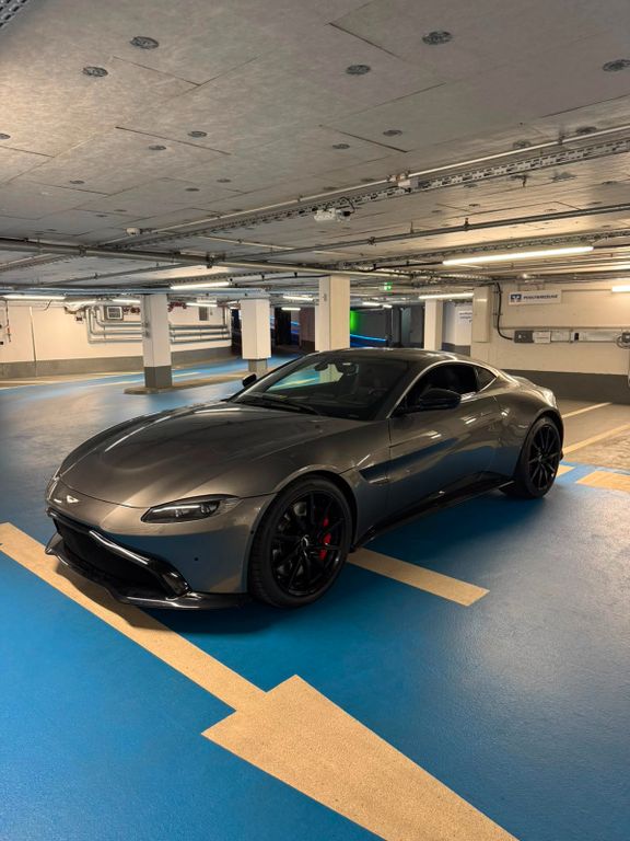 Image of Aston Martin V8 Vantage