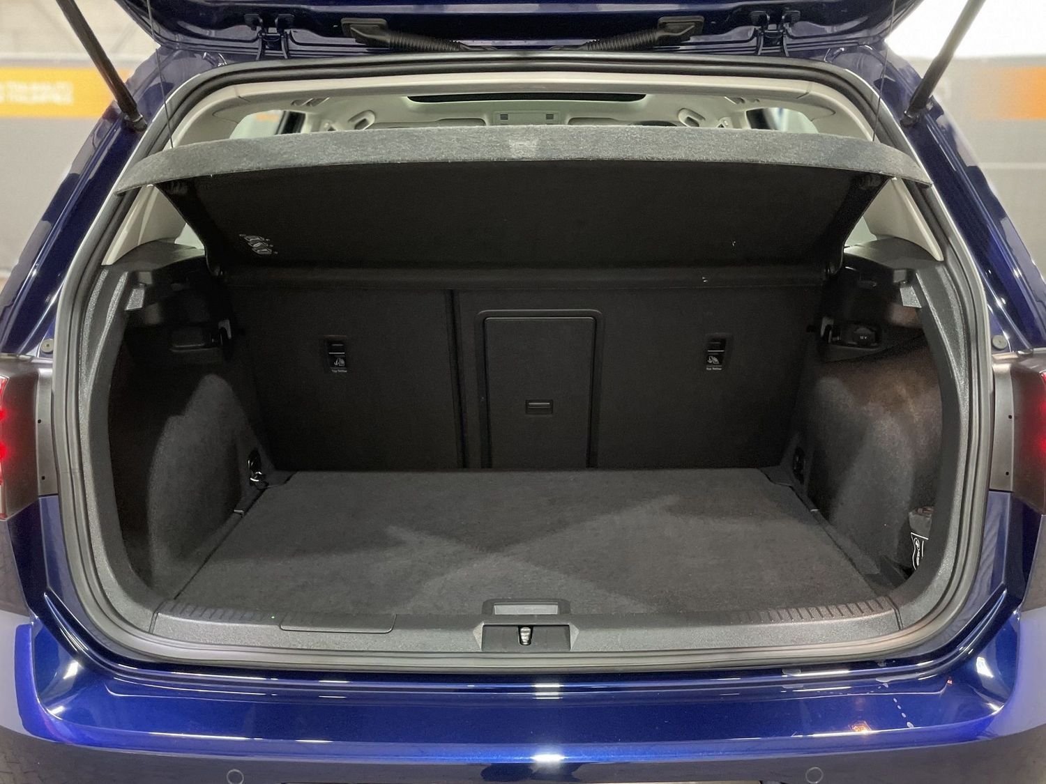 Fahrzeugabbildung Volkswagen Golf 1.6 TDI Comfortline DSG#LED#Pano#ACC#AHK