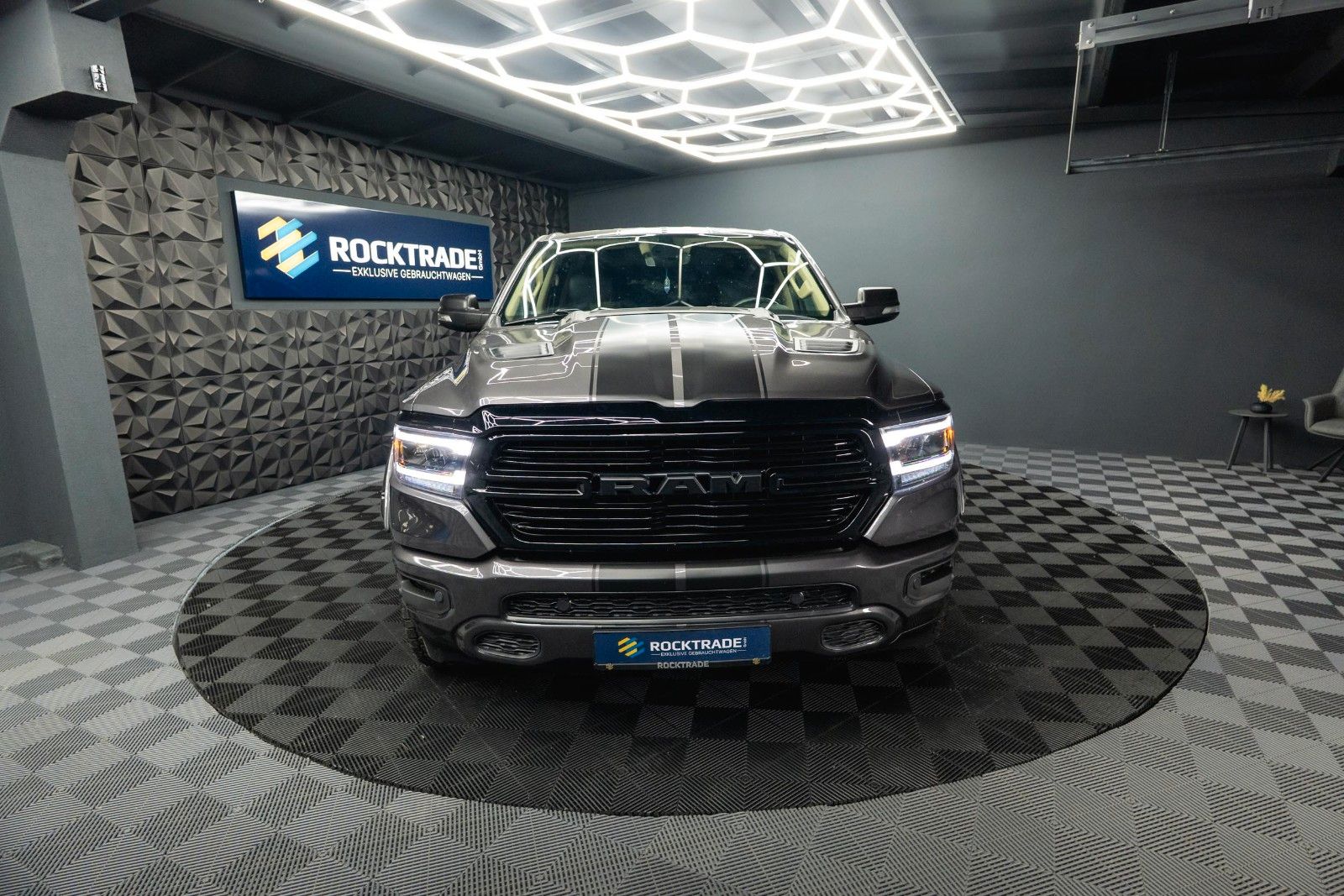 Fahrzeugabbildung Dodge RAM 5.7 V8 HEMI 4x4 OFFROAD Night-Paket *LED*