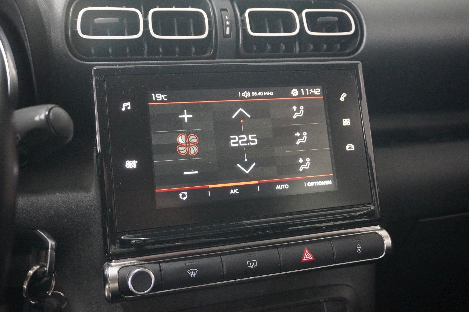 Fahrzeugabbildung Citroën C3 Aircross 1.2 FEEL NAVI/LED/SHZ/PDC/TEMP./AHK