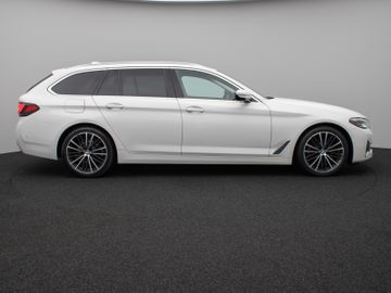 Fahrzeugabbildung BMW 520d Luxury Line Kamera HUD DAB AHK Alarm 19Zoll
