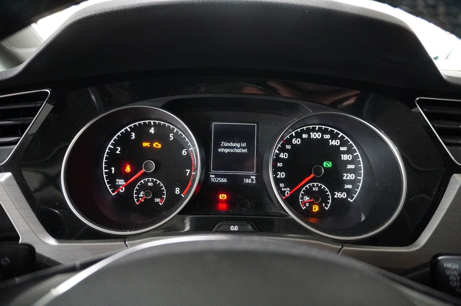 Fahrzeugabbildung Volkswagen Touran 1.5 TSI COMFORTL. DSG 7-SITZE NAVI/SH/DAB