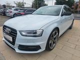 Audi A4 Avant Ambition S-Line - Audi A4: Ambition